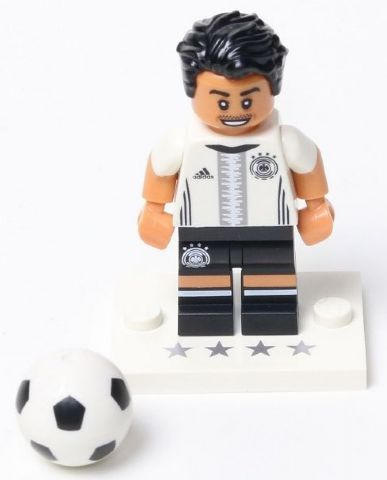 Mesut Ozil - DFB Series Collectible Minifigure (coldfb-8)