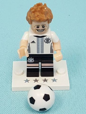 Benedikt Howedes - DFB Series Collectible Minifigure (coldfb-5)