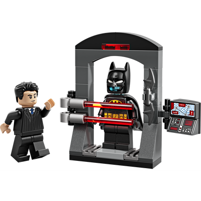 30726 Batman: Bruce Wayne and the Batsuit