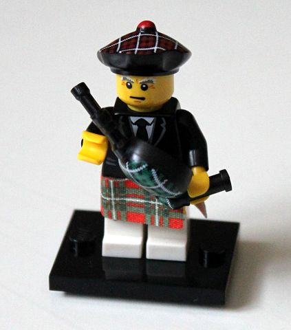 Bagpiper - Series 7 Collectible Minifigure (col07-6)