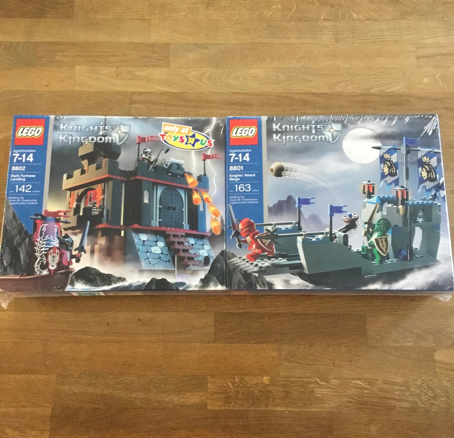 8801 Knights' Attack Barge (Retired) LEGO Castle