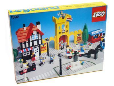 1592 Town Square - Castle Scene (Retired) LEGO Town
