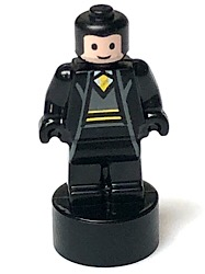 Hufflepuff Student Statuette / Trophy #3, Light Nougat Face (90398pb032)
