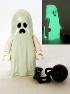 Ghost with Pointed Top Shroud and Ball and Chain (gen044)