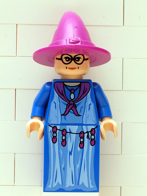 Professor Sybill Trelawney - Light Purple Hat, Blue Robes (hp049)